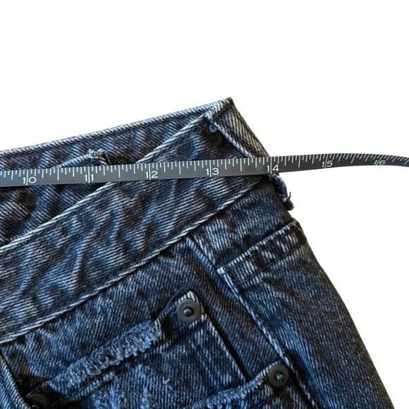 Gianni Bini Asymmetrical Frayed Hem Denim Mini Skirt Size 27 NWOT 720G - Picture 2 of 7